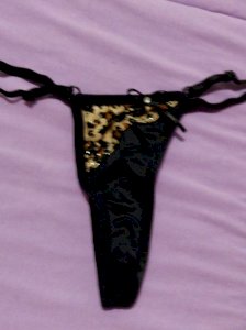 calcinha fio usada preta detalhe oncinha com transparência