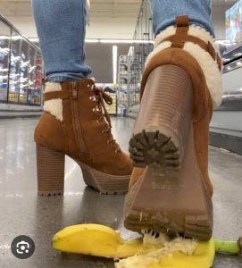COMPRO COMIDAS PISADAS POR PÉS FEMININOS 