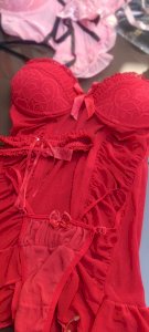 Conjunto de espartilho vermelho de renda