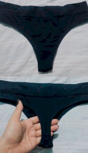 Calcinha azul bem enfiadinha