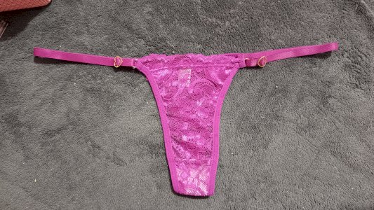 Calcinha de renda usada roxa