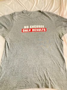 Camiseta usada na academia por uma semana com bastante cheiro de suor