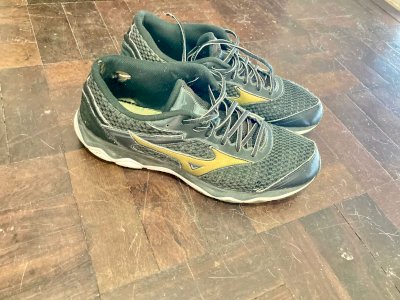 Tenis mizuno original usado por anos, com muito chulé, na academia, para corridas e caminhadas longas IMPREGNADO 