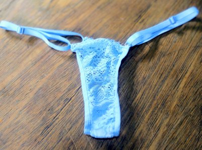 Calcinha azul de renda com meu cheirinho 