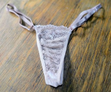 Calcinha de renda cor nude