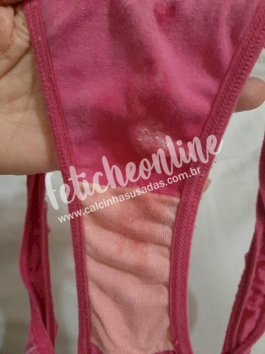 CALCINHA ROSA USADA APÓS MASTURBAÇÃO