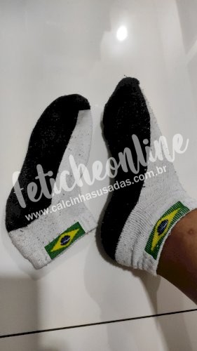 Meias com chulé compre 2 pares leva mais um grátis.