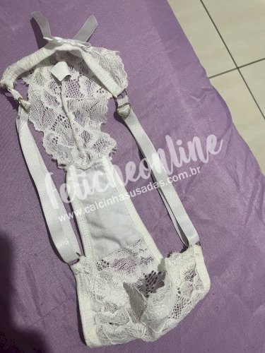 Calcinha de renda branca 