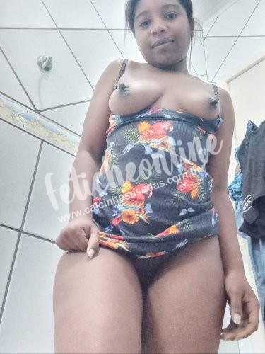 Pretinha carnuda 
