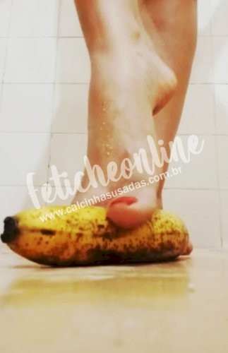 Vídeo Pisando Comida/Feet Crushing Food (LEIA A DESCRIÇÃO)