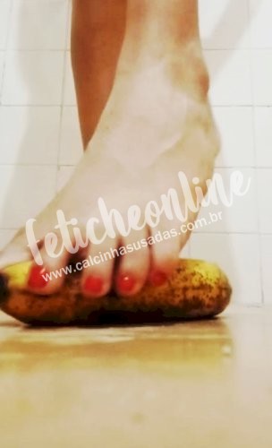 Vídeo Pisando Comida/Feet Crushing Food (LEIA A DESCRIÇÃO)