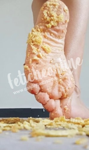 Envio/Vídeo Pisando Comida/Feet Crushing Food (LEIA A DESCRIÇÃO)