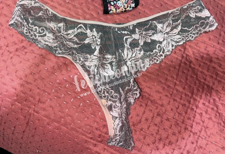 Calcinha de renda cinza e rosa usada por 3  semanas. Leia descrição 