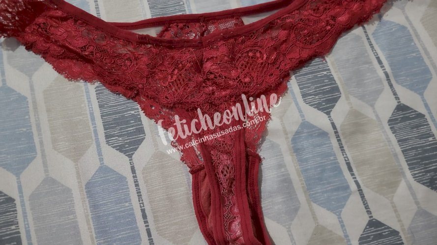 Calcinha vermelha usada