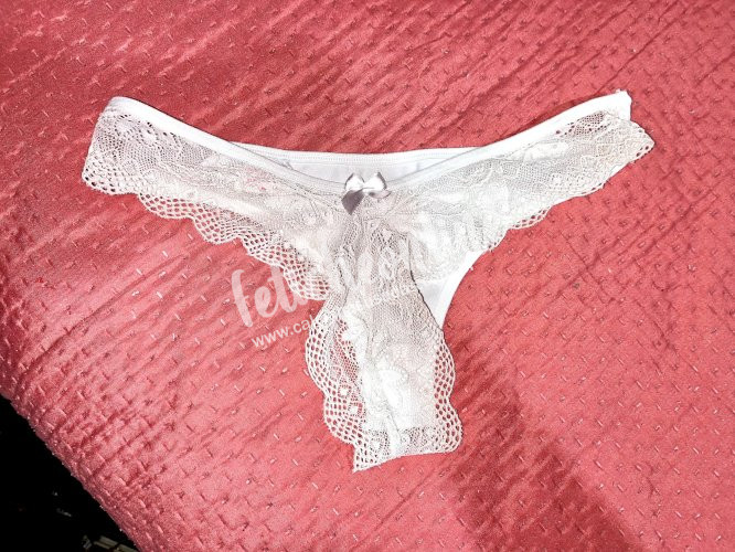 Calcinha branca de renda usada com ou sem freada 